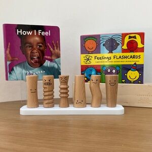 LOVEVERY Wooden Emotion Dolls & Feelings Flashcards